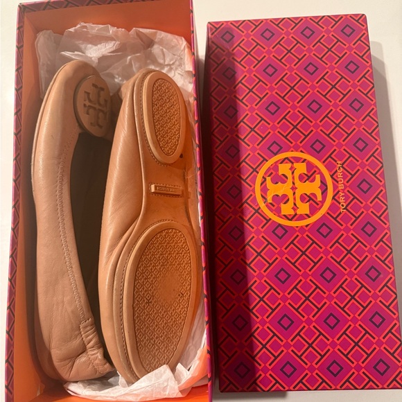 Tory Burch Shoes - Tory Burch Women's Beige Leather Flats